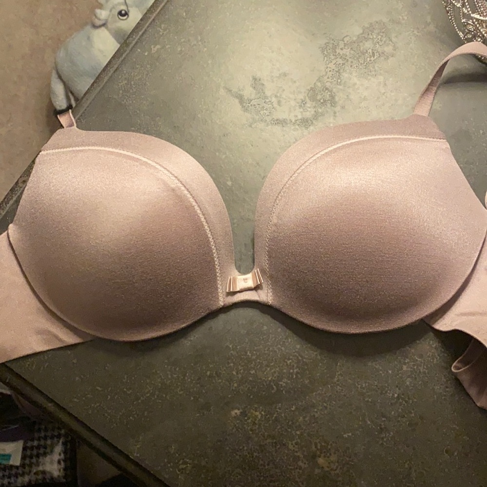 Victoria’s Secret plunge bra size 36B